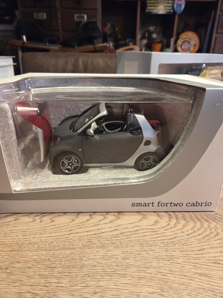Smart forwo cabrio 1/18 norev, Ophalen of Verzenden, Zo goed als nieuw, Auto, Norev