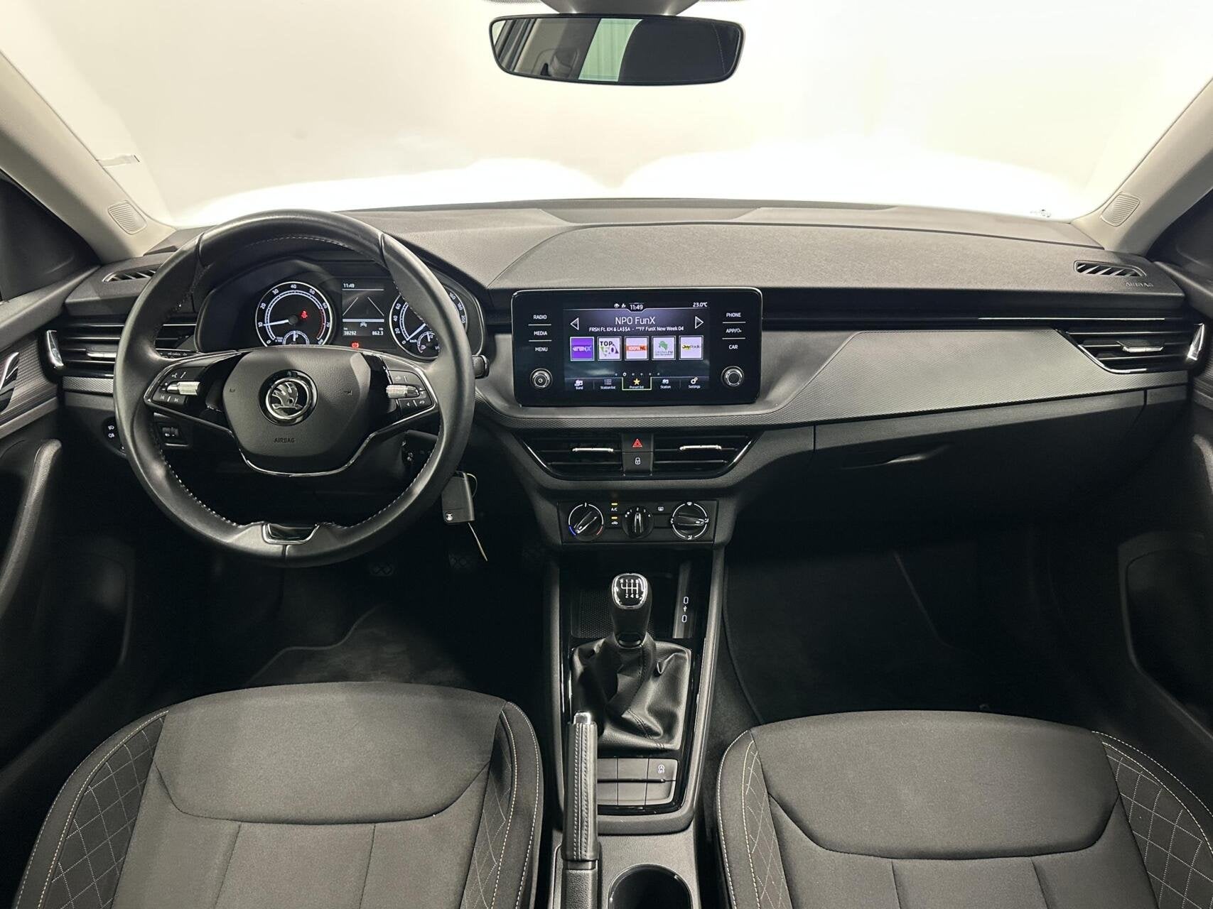 Skoda Scala 1.0 TSI Ambition CARPLAY DAB LM CRUISE., Auto's, Skoda, Voorwielaandrijving, 1131 kg, Gebruikt, Euro 6