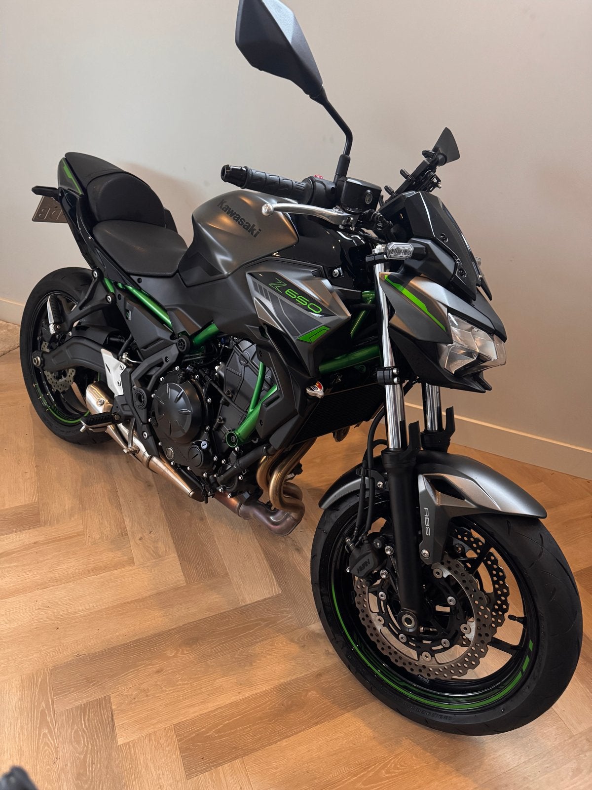 Kawasaki Z650 - Naked Bike -Nieuwstaat- Lage km- 1e eigenaar, Motoren, Motoren | Kawasaki, 2 cilinders, Gebruikt, Particulier