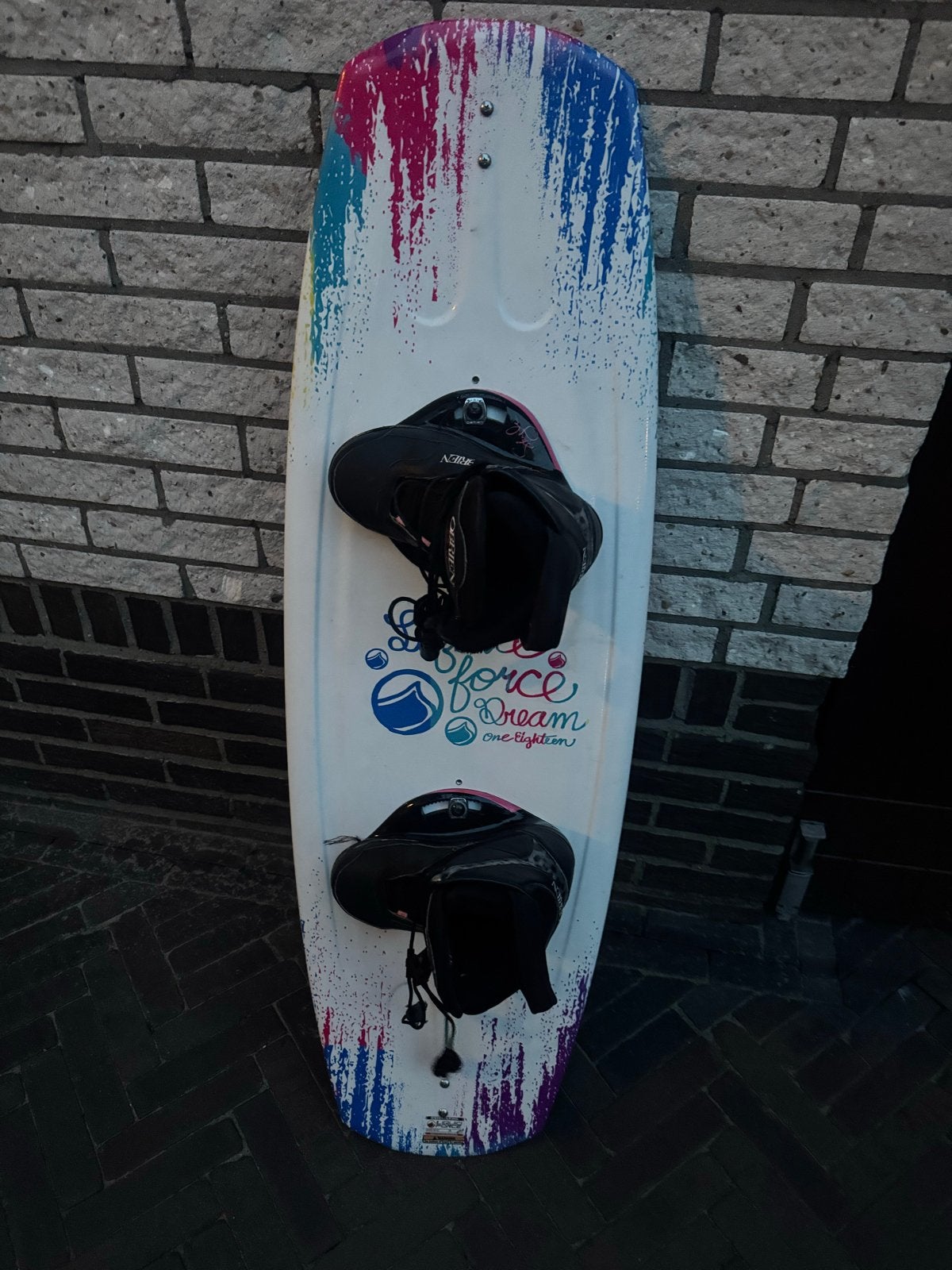 Wakeboard 118 met bindingen maat 28/32 - Liquid Force 118cm, Ophalen, Gebruikt, Board en Schoenen