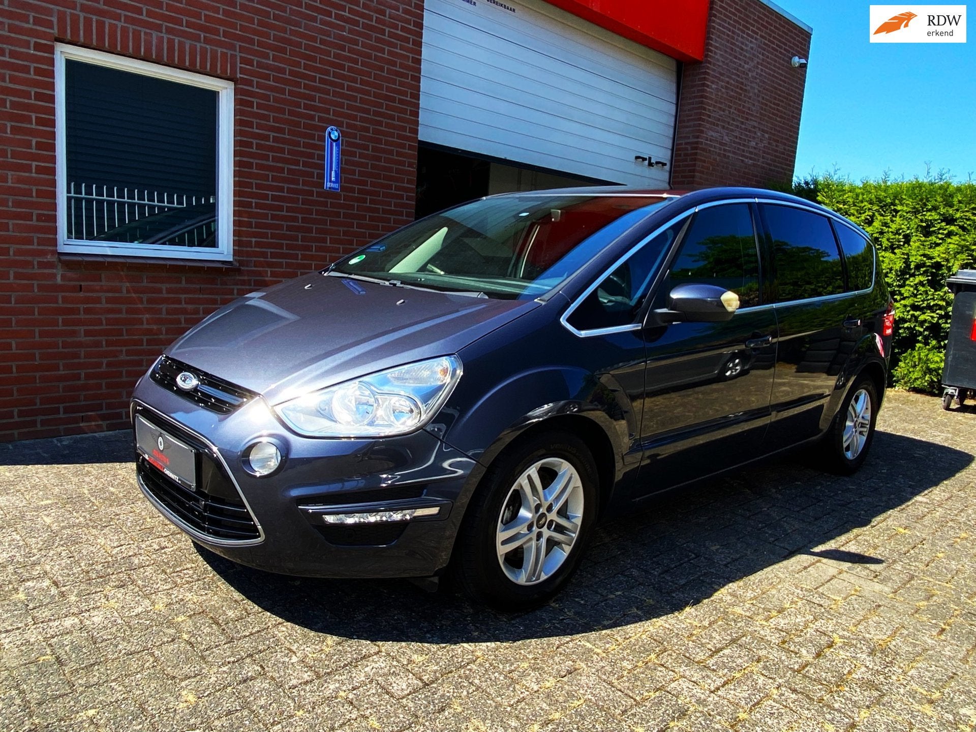 Ford S-Max 2.0 EcoBoost 203pk Automaat/ 7 zits/PANO/Trekhaak, Auto's, Ford, Gebruikt, 4 cilinders, 7 stoelen, Origineel Nederlands