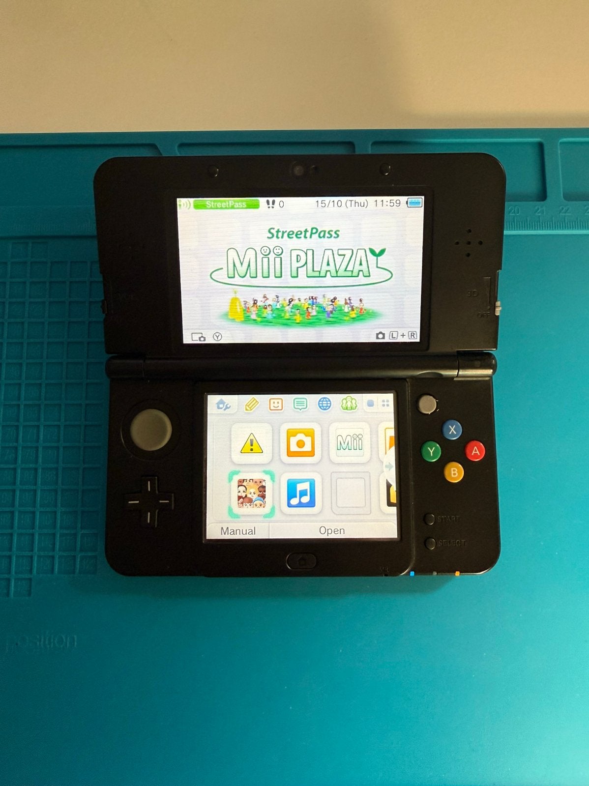 Nintendo new 3ds in goede staat, Spelcomputers en Games, Ophalen of Verzenden, Zo goed als nieuw, Zwart, 3DS