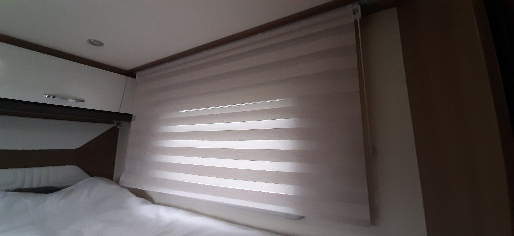 3 rolgordijnen(rollo's) voor in de camper, Caravans en Kamperen, Camper-accessoires, Ophalen, Zo goed als nieuw