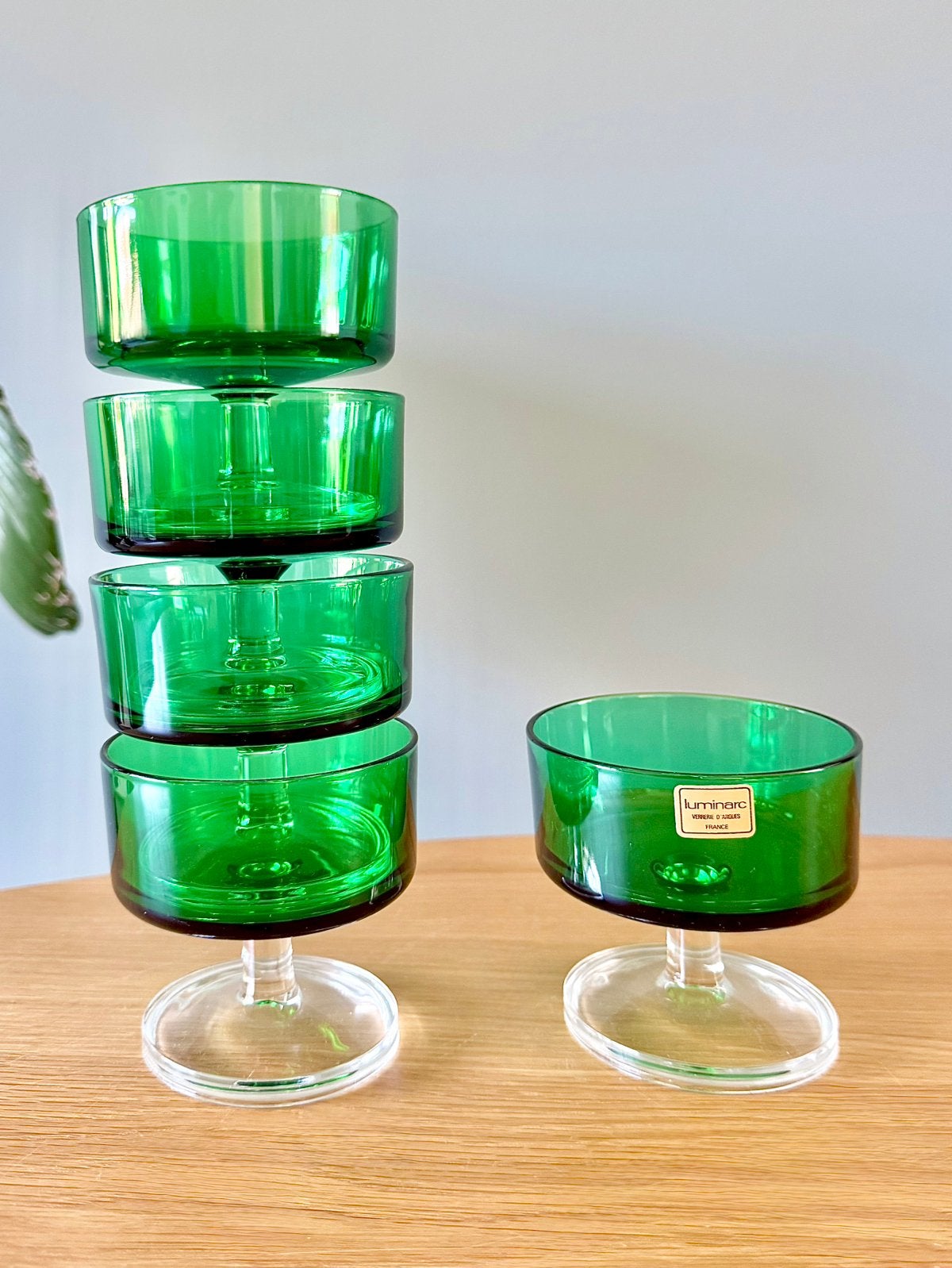 5 groene vintage Luminarc France voetglazen dessertglazen, Glas of Glazen, Ophalen of Verzenden, Overige stijlen, Glas