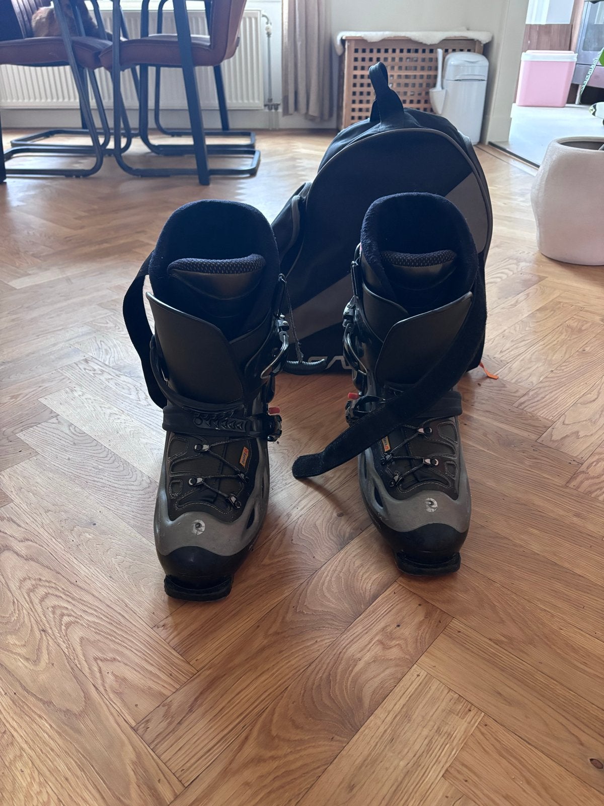 Rossignol Soft Light skischoenen - Maat 43 + draagtas, Sport en Fitness, Ophalen, Gebruikt, Rossignol, Schoenen