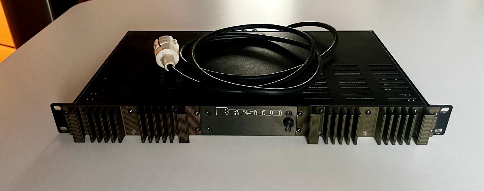 Bryston 2B Stereo Versterker, Gebruikt, 60 tot 120 watt, Stereo, Ophalen
