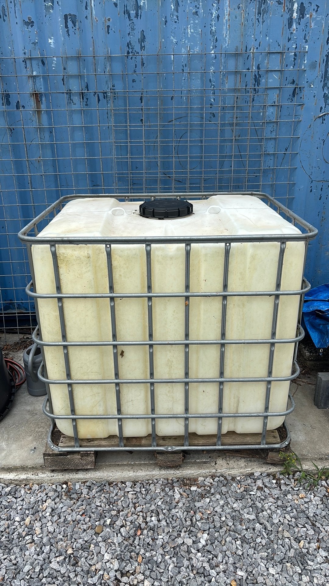 IBC rek + 1000ltr vat met hout en kusntof pallet, Doe-het-zelf en Verbouw, Kratten en Dozen, Ophalen, Gebruikt, 100 cm of meer