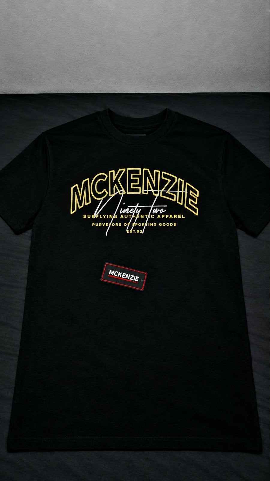 McKenzie T-shirt Zwart met Gouden Opdruk - Maat L, Ophalen, Zwart, Zo goed als nieuw, McKenzie