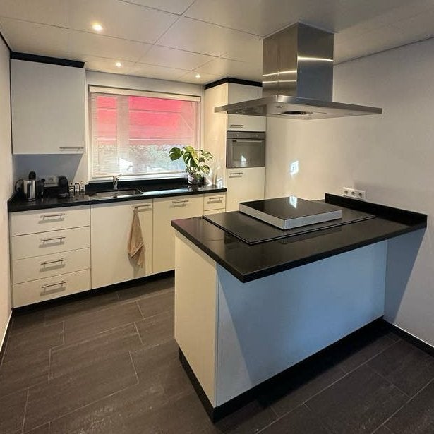 Moderne keuken met eiland en Bauknecht apparatuur, Huis en Inrichting, Ophalen, Gebruikt, Wit, Overige typen