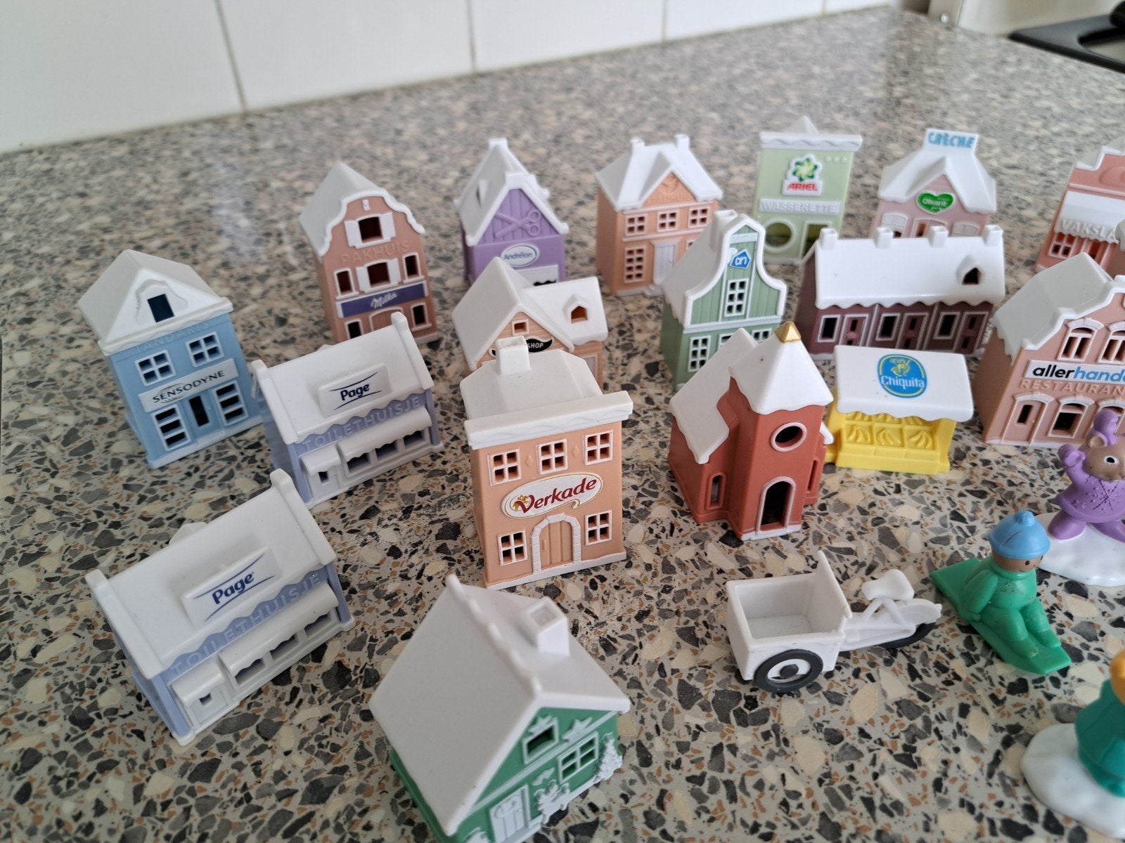 AH Winterhuisjes huisjes 29 stuks met foodtruck draaiorgel, Verzamelen, Ophalen of Verzenden, Zo goed als nieuw