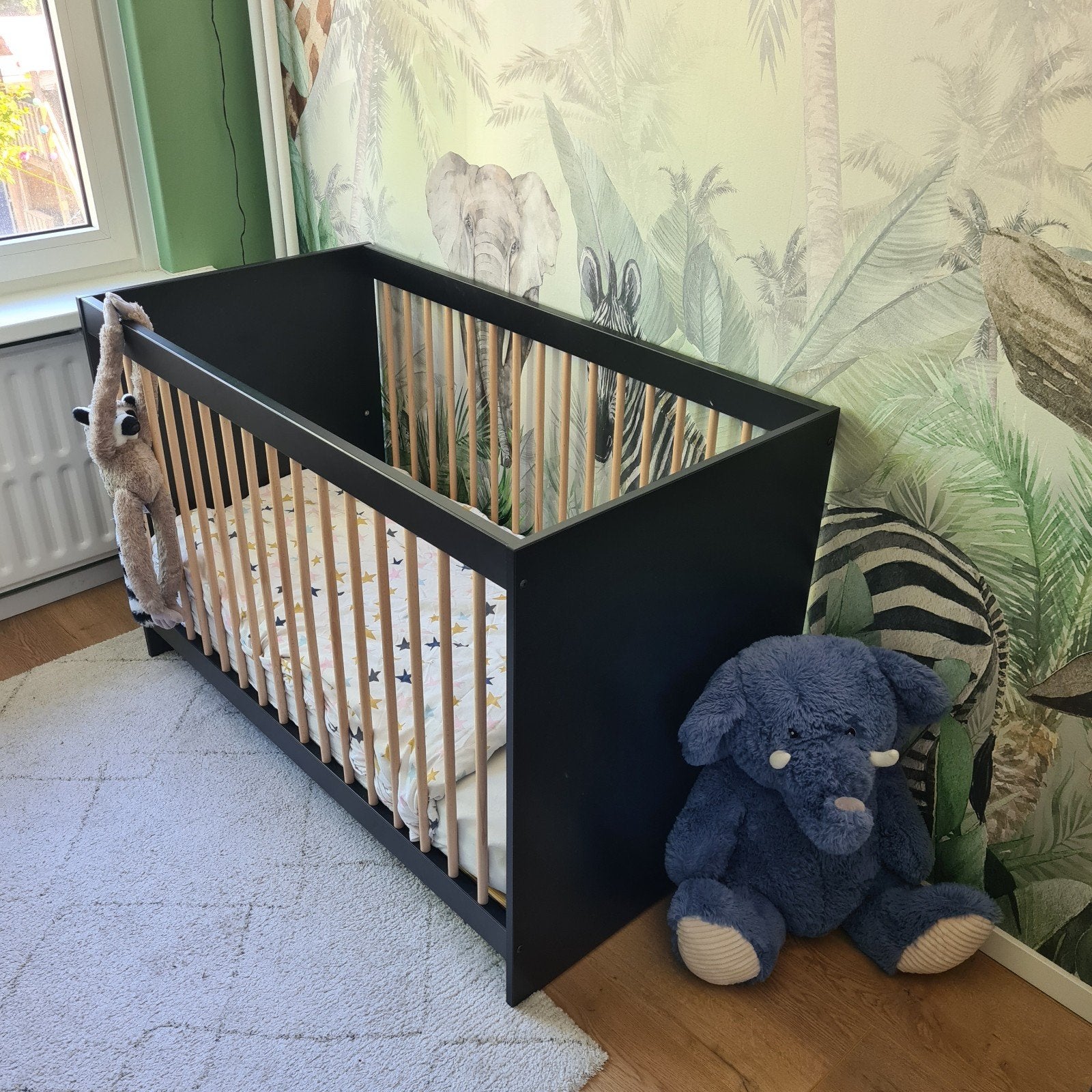 Kinderbedje zwart + GoAir Matras, Ophalen, Zo goed als nieuw, Ledikant