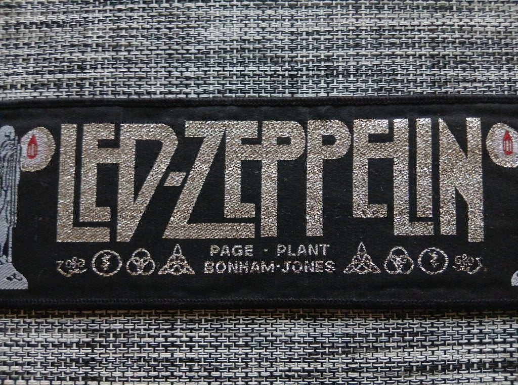 LED ZEPPELIN vrij  zeldzame 1975 strip patch 47 = 6.5x19 cm, Ophalen of Verzenden, Nieuw, Kleding
