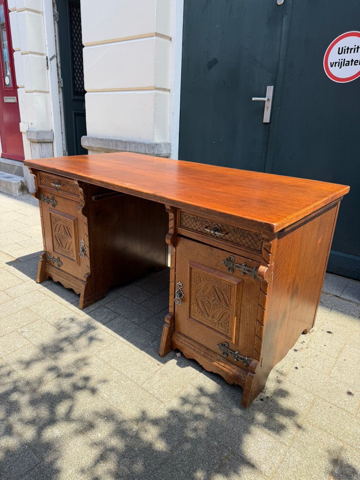 Antiek bureau, Ophalen