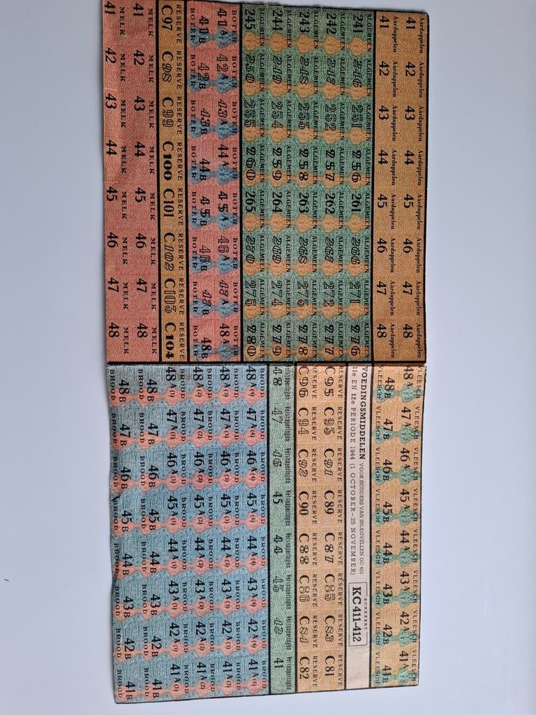 KC 411 412 compleet vel voedselbonnen bonkaart 1944 wo2, Ophalen of Verzenden