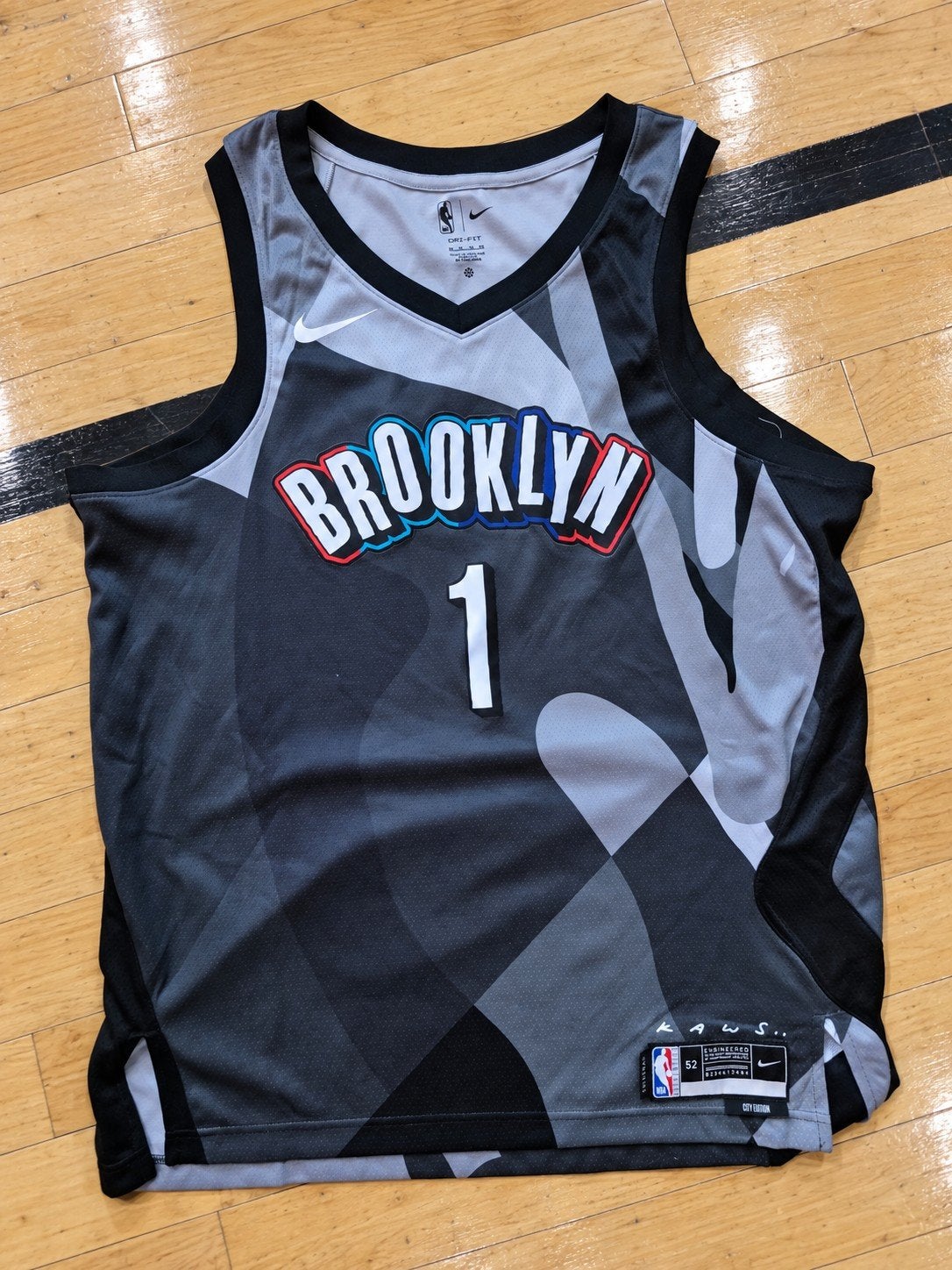 Nike NBA Brooklyn Nets x KAWS City Edition jersey XL – Mikal, Ophalen of Verzenden, Nieuw