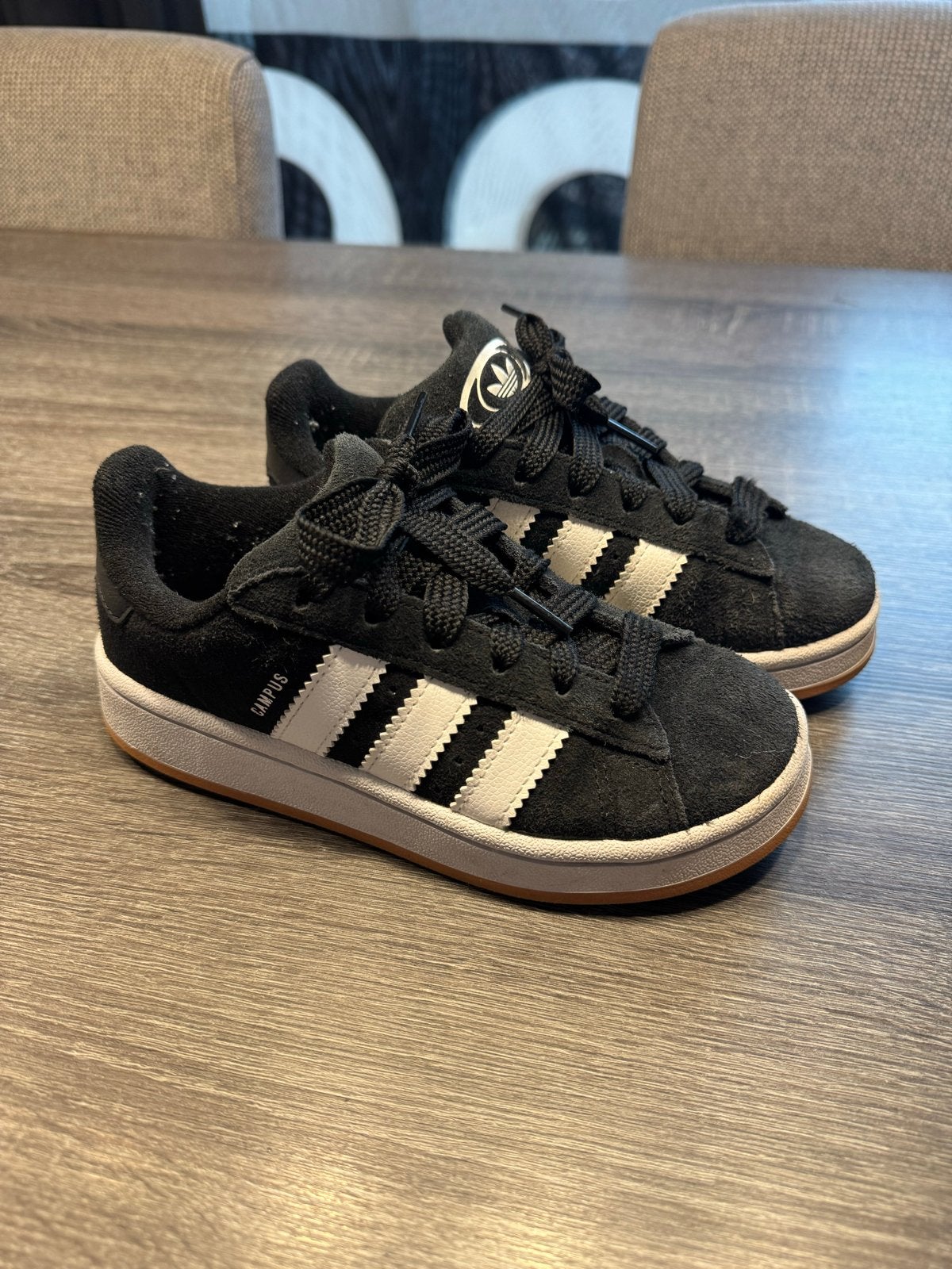 Adidas Campus sneakers maat 33 - Zwart met witte strepen, Jongen of Meisje, Schoenen, Ophalen of Verzenden, Zo goed als nieuw