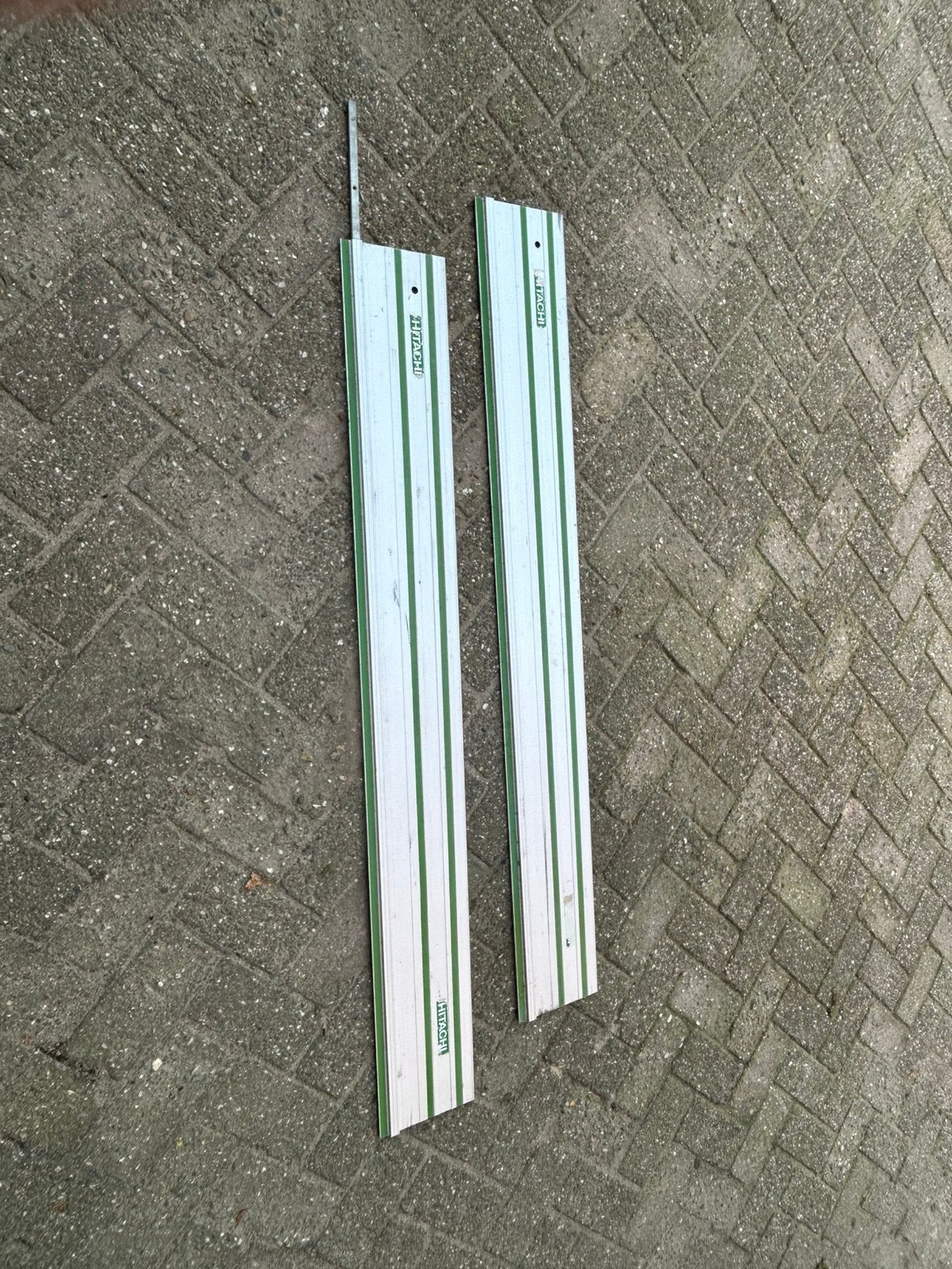Hitachi geleiderails/zaagrails, Ophalen, Cirkelzaag, 70 mm of meer, Zo goed als nieuw