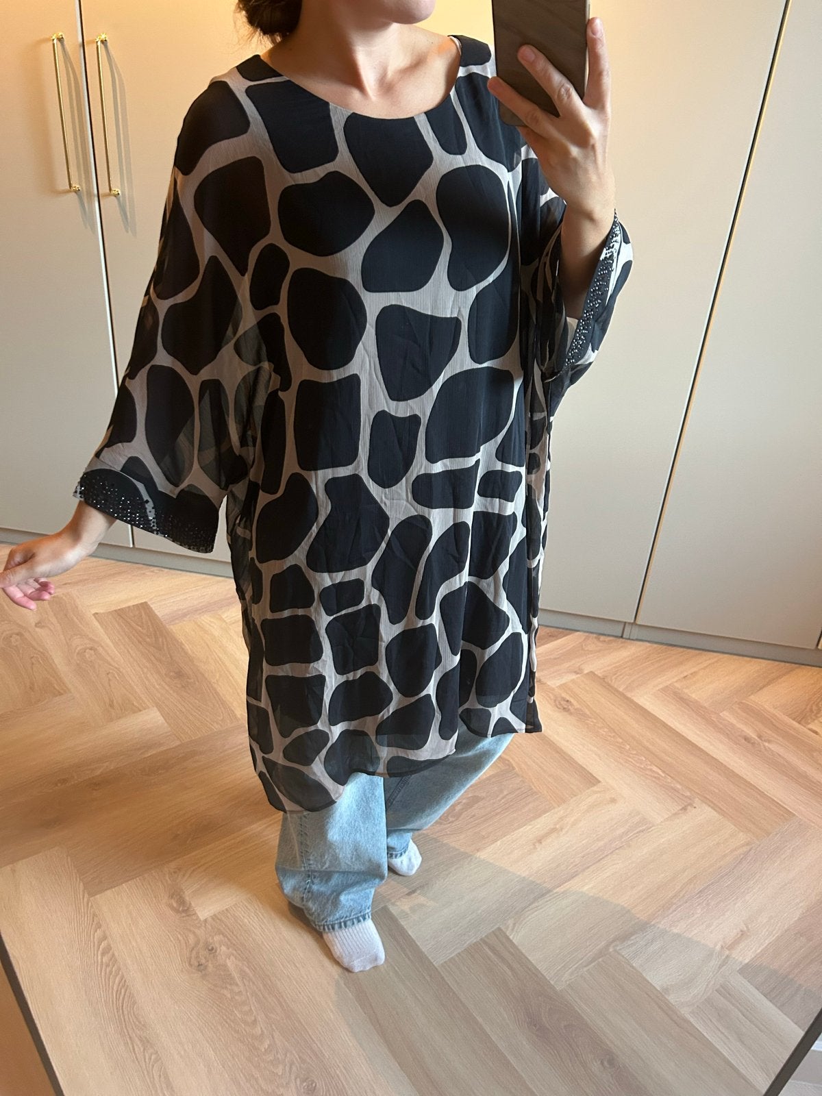Zwarte en beige tuniek met giraffe print, Verzenden, Zo goed als nieuw, Maat 42/44 (L), Zwart