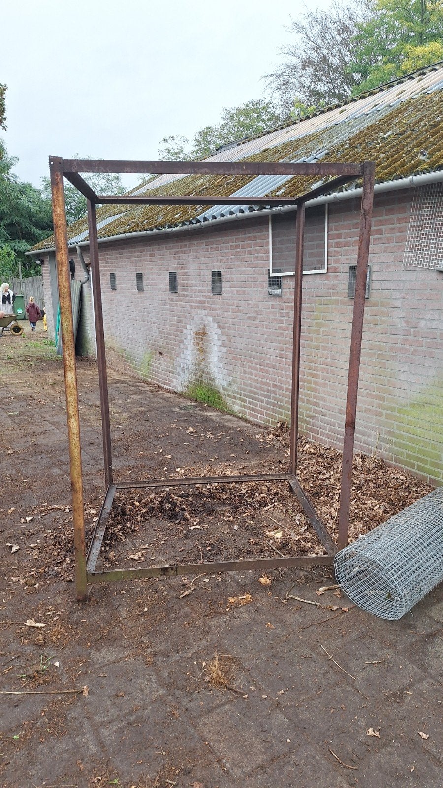 Stalen frame op poten, 135x135x200 cm, gratis af te halen, Ophalen, Gebruikt, IJzer