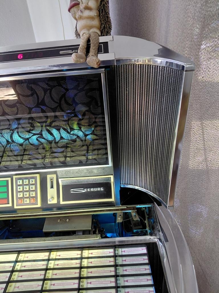 Originele Jukebox (1972/1973) met 45 toeren plaatjes, Gebruikt, 1970 tot heden, Seeburg, Ophalen