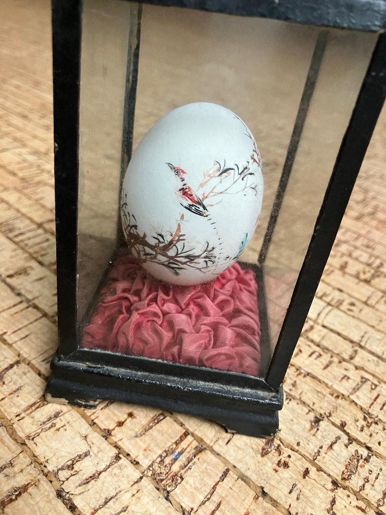 Chinees handgeschilderd ei in glazen vitrinekast, Ophalen of Verzenden