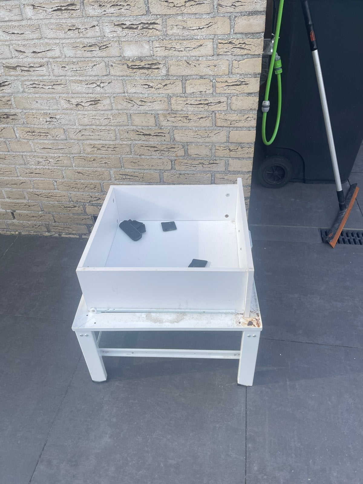 Wit houten kistje op onderstel, Ophalen, Gebruikt