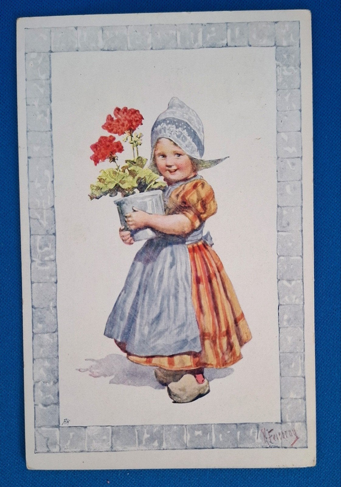 Ansichtkaart met meisje in Klederdracht en bloemen 1917, Ophalen of Verzenden, Voor 1920, Gelopen, Klederdracht
