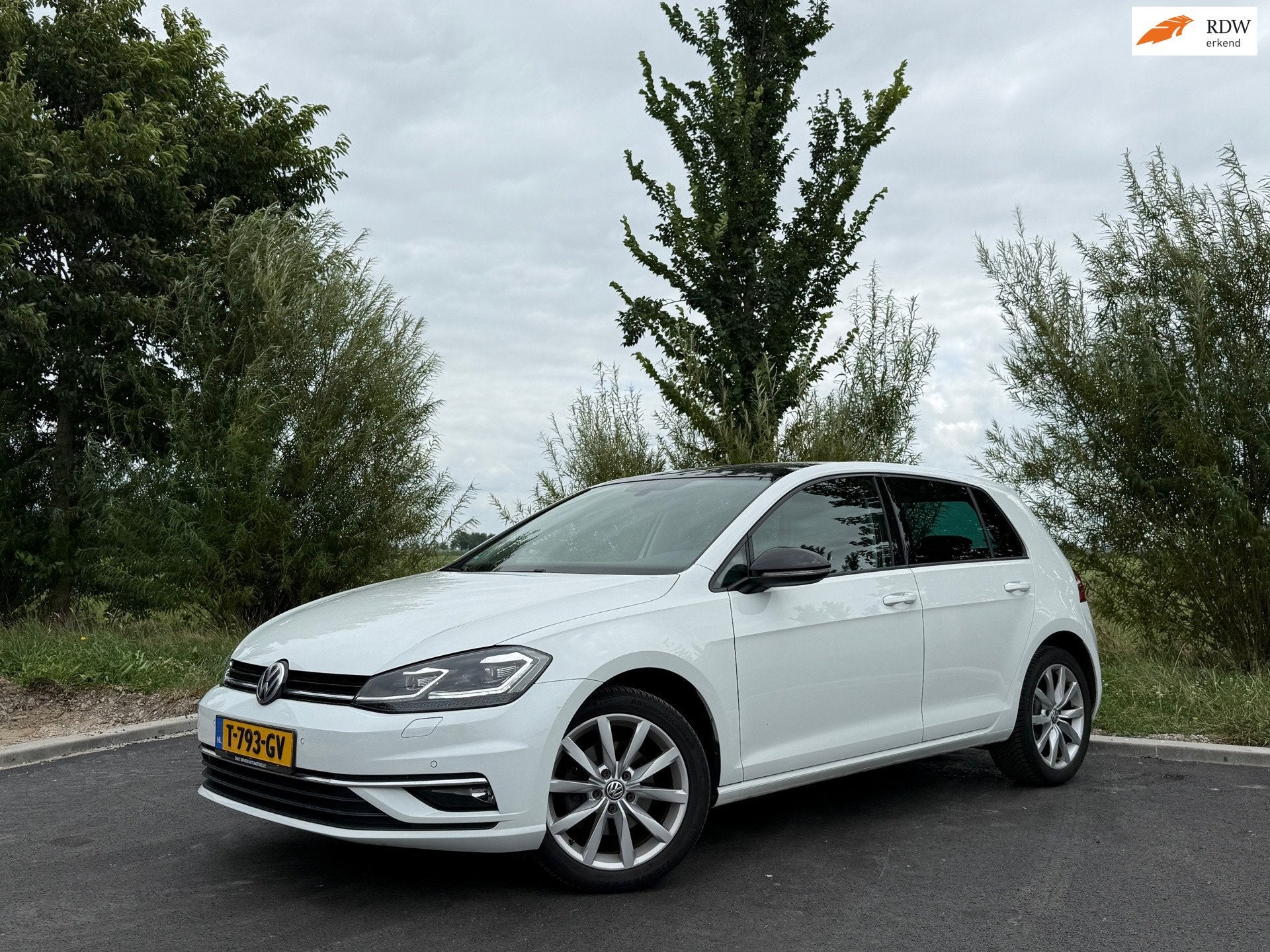 Volkswagen Golf 1.4 TSI Highline I DIGITAL DASH I PANO, Auto's, Voorwielaandrijving, 125 pk, Gebruikt, 4 cilinders