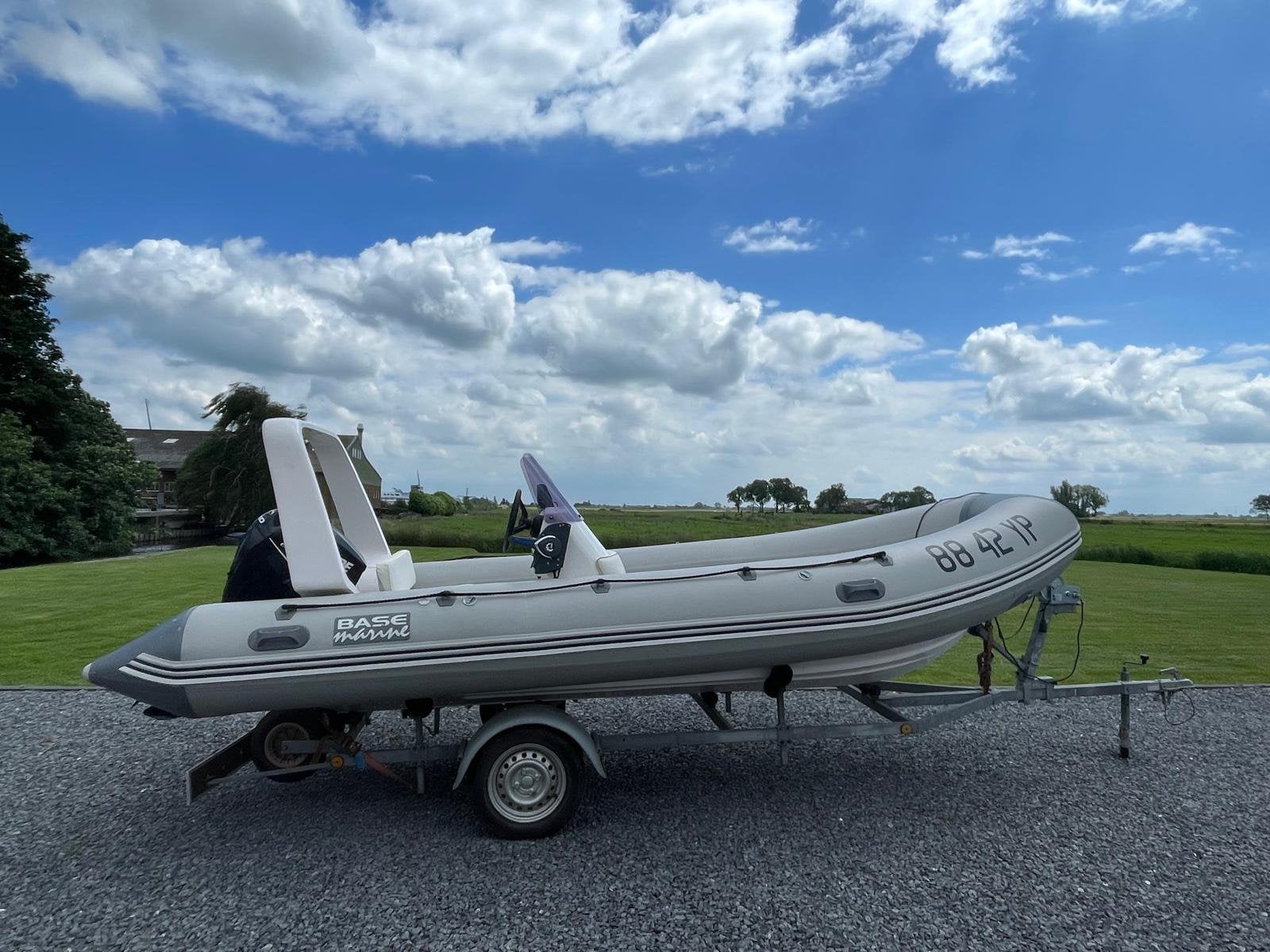 Base Marine RIB 5m + 60 PK Evinrude E-TEC + trailer, Ophalen, Zo goed als nieuw, Buitenboordmotor, Inclusief trailer