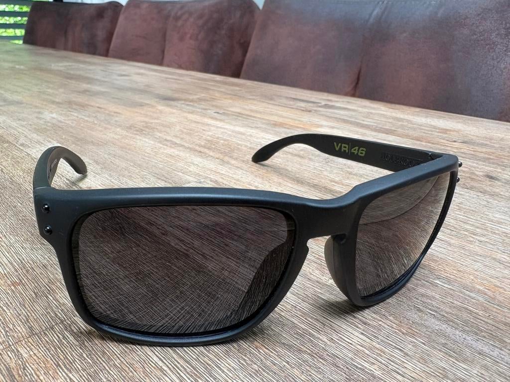 Oakley holbrook vr46, Sieraden, Tassen en Uiterlijk, Zonnebrillen en Brillen | Heren, Ophalen of Verzenden, Zo goed als nieuw