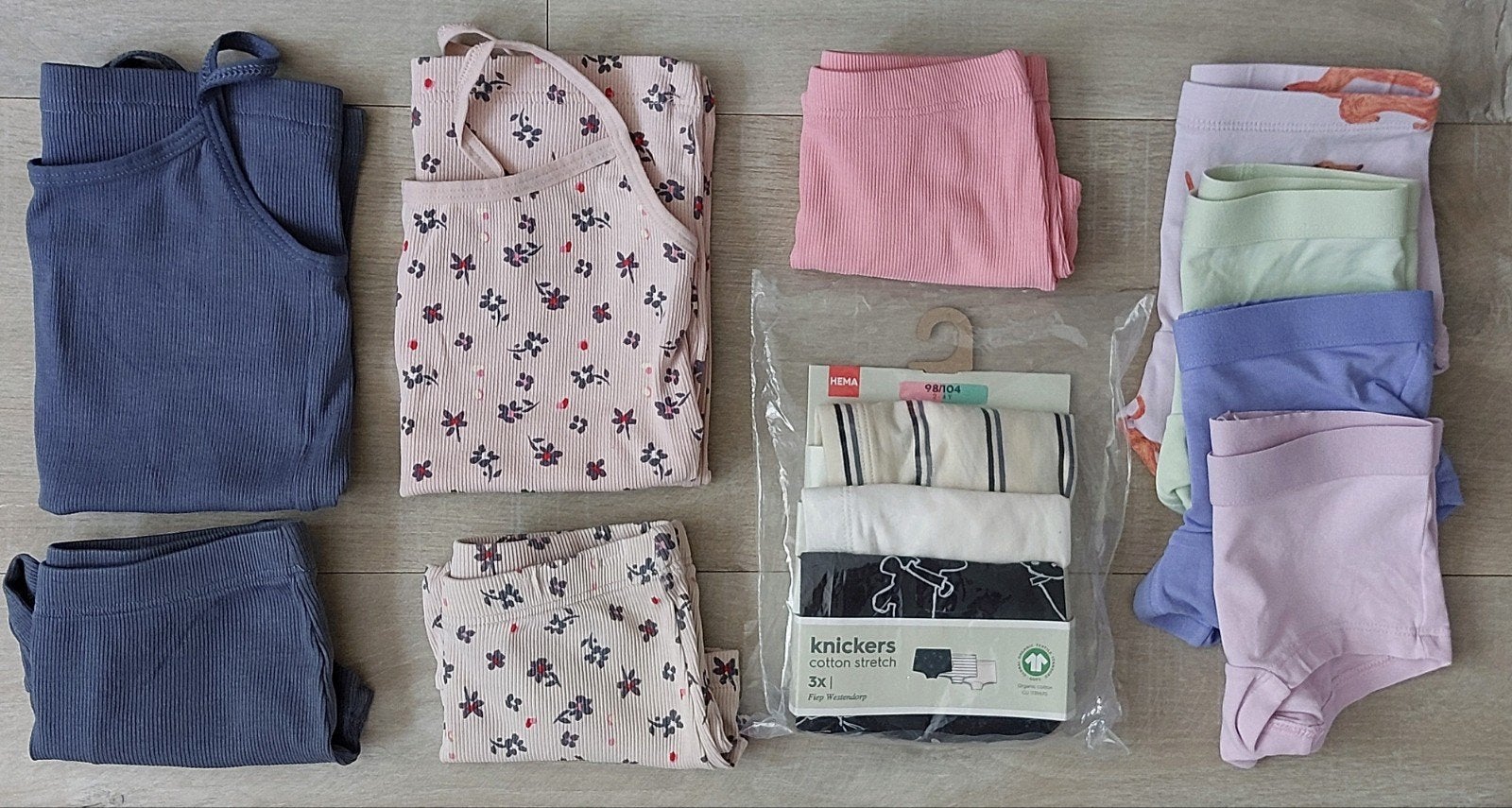 HEMA Ondergoed (maat 98/104) - Set van 12 stuks, Nacht- of Onderkleding, Gebruikt, Meisje, Ophalen of Verzenden