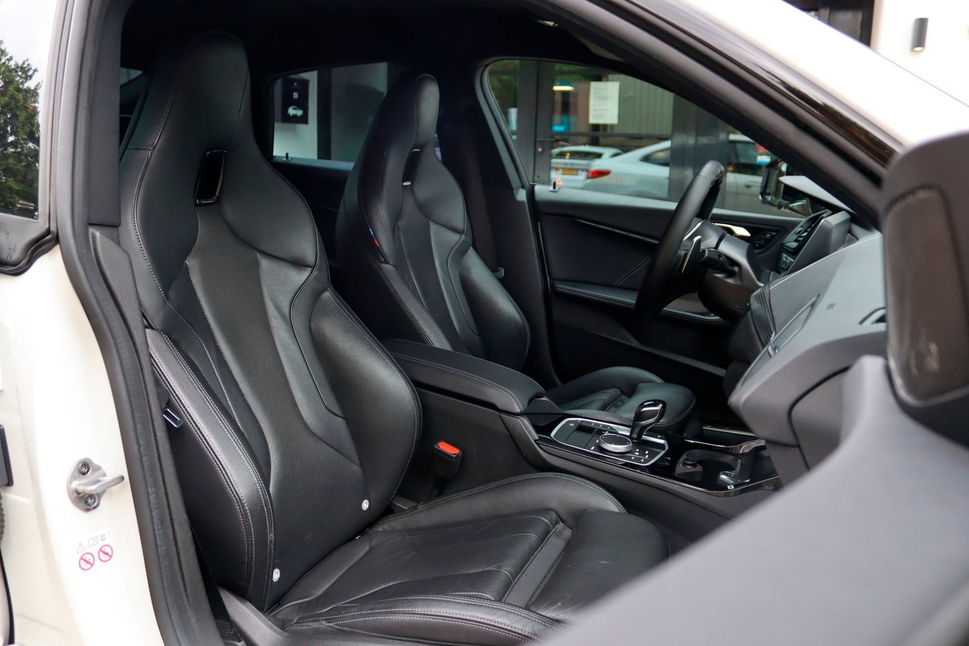 BMW 2-serie Gran Coupé M235i xDrive DEALER OH H&K SFEER, Auto's, Automaat, Gebruikt, 4 cilinders, Wit