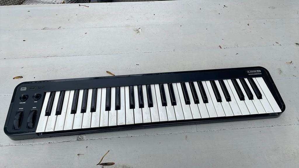 Line 6 MIDI Keyboard Controller - Gebruikt, Midi-aansluiting, Ophalen of Verzenden, Zo goed als nieuw, 49 toetsen