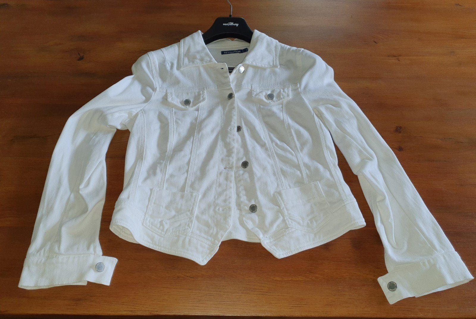 Nieuw wit spijkerjasje Revolution mt 40, Ophalen of Verzenden, Nieuw, Maat 38/40 (M), Wit