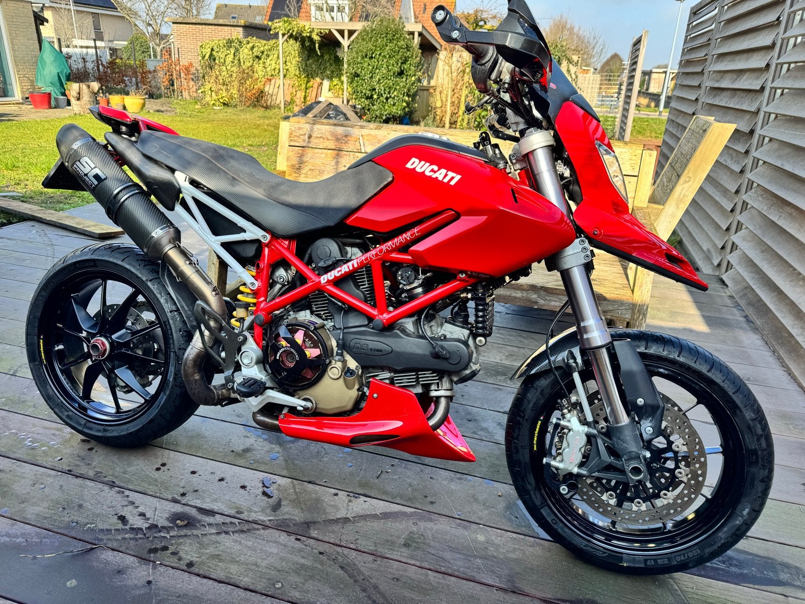 Ducati Hypermotard met SC-Project en Power Commander, Motoren, 2 cilinders, Sportuitlaat, Motorrijbewijs A, Gebruikt