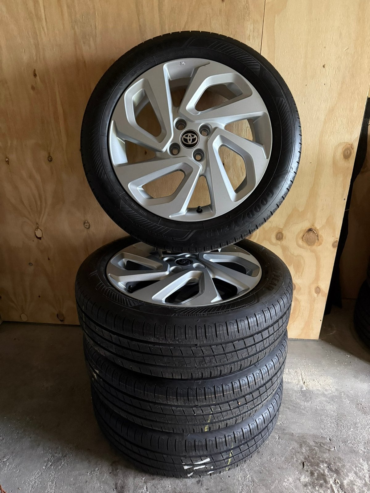 17inch Orginale Toyota aygo X velgen nieuw, 175 mm, Banden en Velgen, Nieuw, Winterbanden