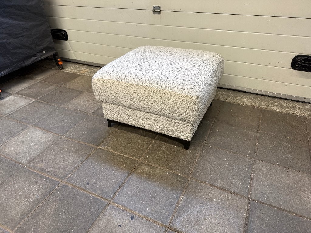Mooie grote beige poef 70 cm x 70 cm, Ophalen, Hout, Zo goed als nieuw, 50 tot 75 cm
