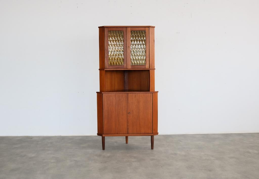 vintage hoekkast | vitrinekast | jaren 60 | Deens, ., Glas, ., 150 tot 200 cm