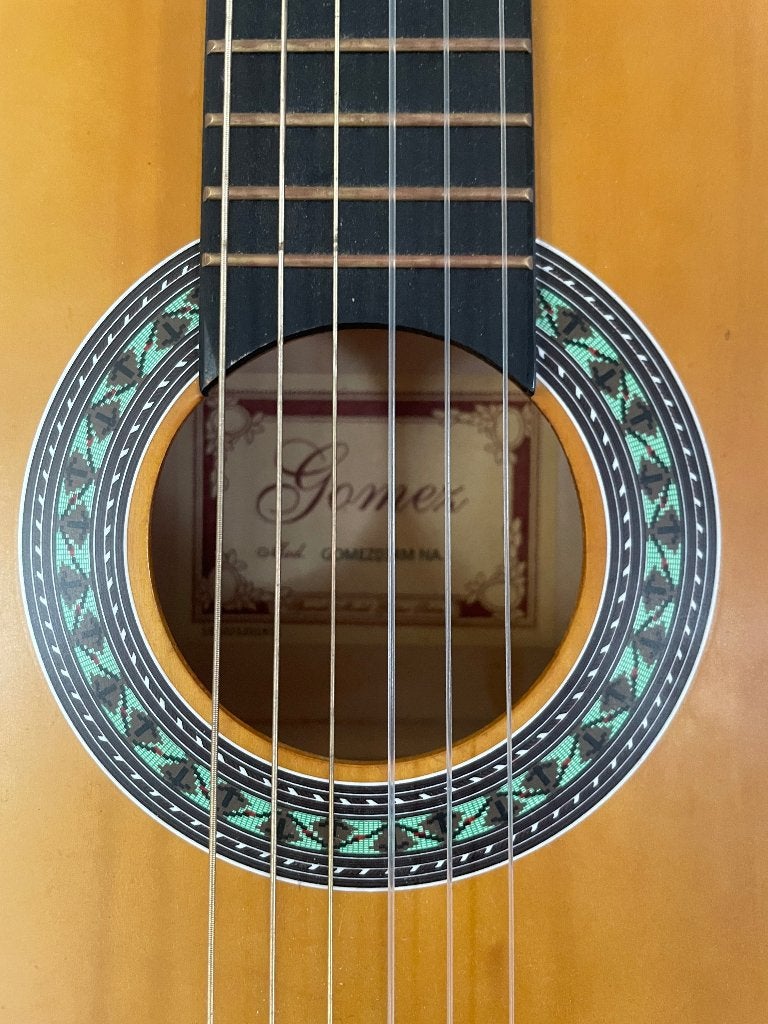 Foto 6 van 1/2 gitaar Gomez incl accessoires