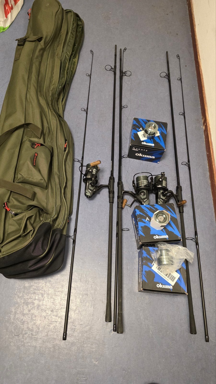 3 Zo goed als nieuwe vishengels met molens, Watersport en Boten, Ophalen of Verzenden