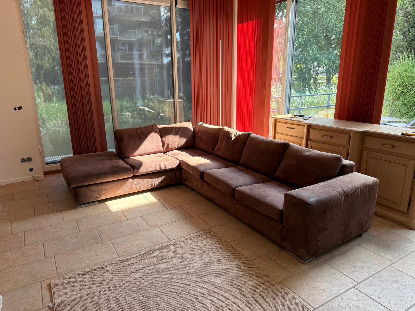Ruime bruine hoekbank met chaise longue, Huis en Inrichting, Banken | Bankstellen, Ophalen, Gebruikt, 100 tot 125 cm, Hoekbank