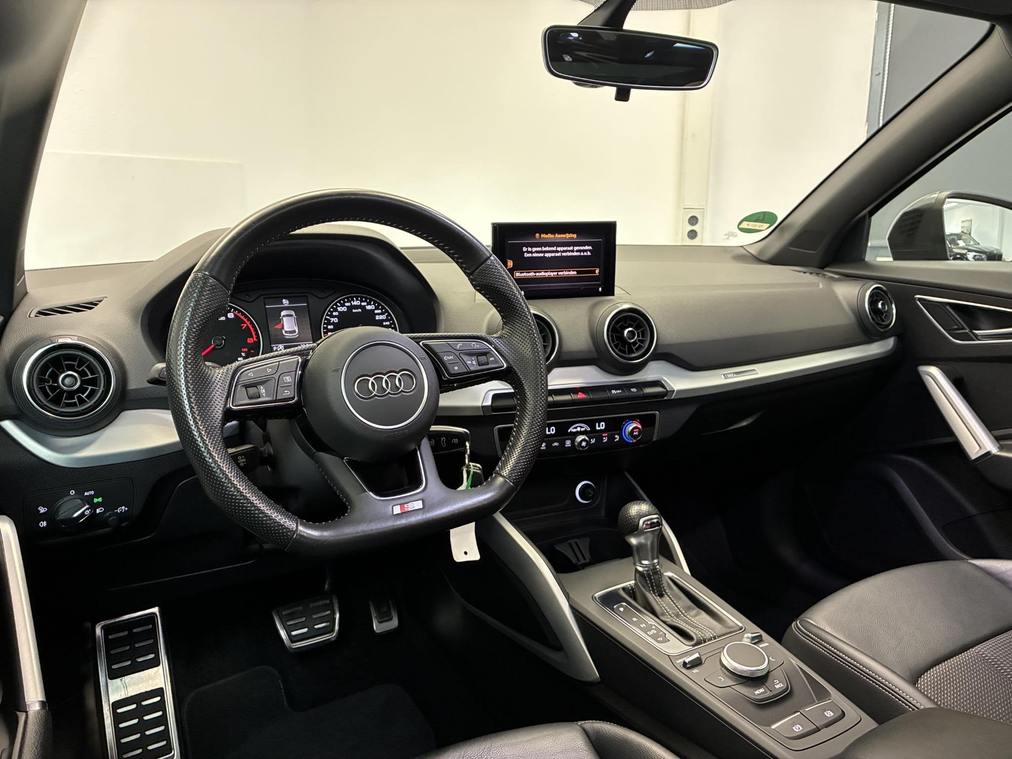 Audi Q2 30 TFSI S-line | PANO | ORGNL | DEALERONDERHOUDEN |, Auto's, Dealer onderhouden, Gebruikt, Origineel Nederlands, Bedrijf