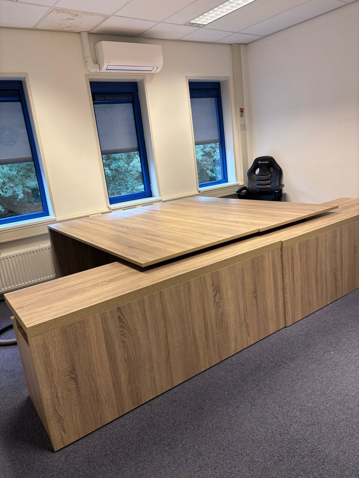 Directie hoek bureau - Midden eiken, Huis en Inrichting, Ophalen, Met lades, Spaanplaat of MDF, Hoekbureau
