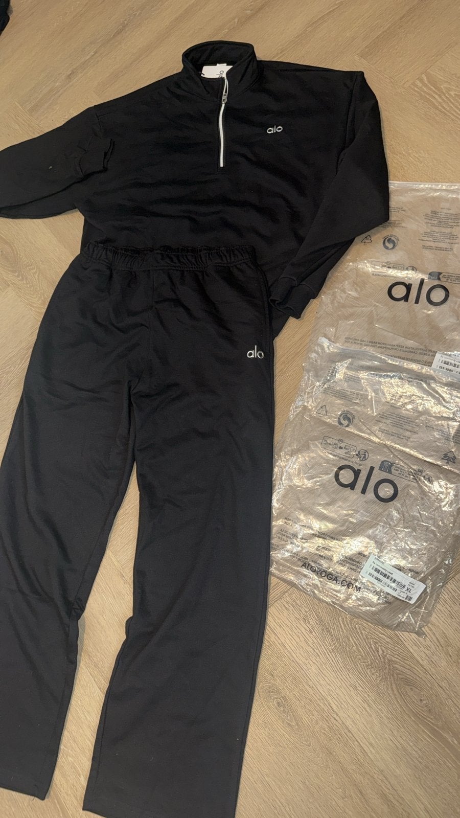 Alo Yoga trainingspak - Zwart - Maat XL, Kleding | Dames, Zwart, Maat 46/48 (XL) of groter, Nieuw, Ophalen of Verzenden