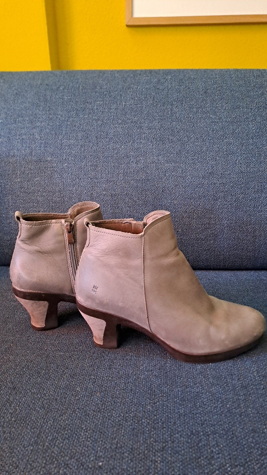 El naturalista laarsjes 39, Kleding | Dames, Schoenen, Zo goed als nieuw, Grijs, El Naturalista, Ophalen of Verzenden
