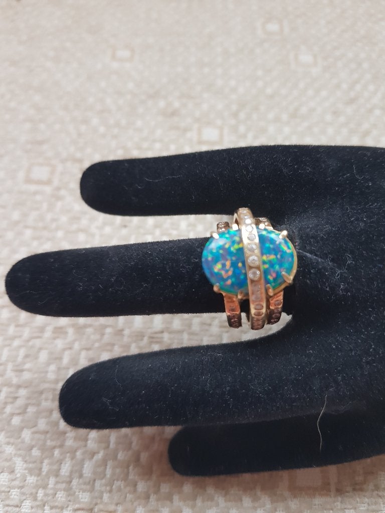14 krt geelgouden designring met harlekijn opaal en briljant, Nieuw, Ophalen of Verzenden, Kleiner dan 17, Met edelsteen