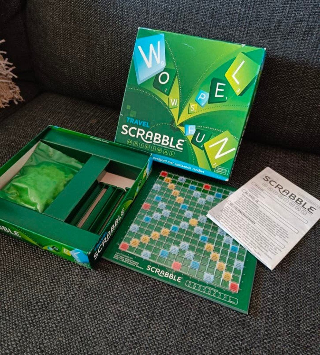Travel Scrabble Original - Compact Woordspel voor Onderweg, Hobby en Vrije tijd, Gezelschapsspellen | Bordspellen, Een of twee spelers