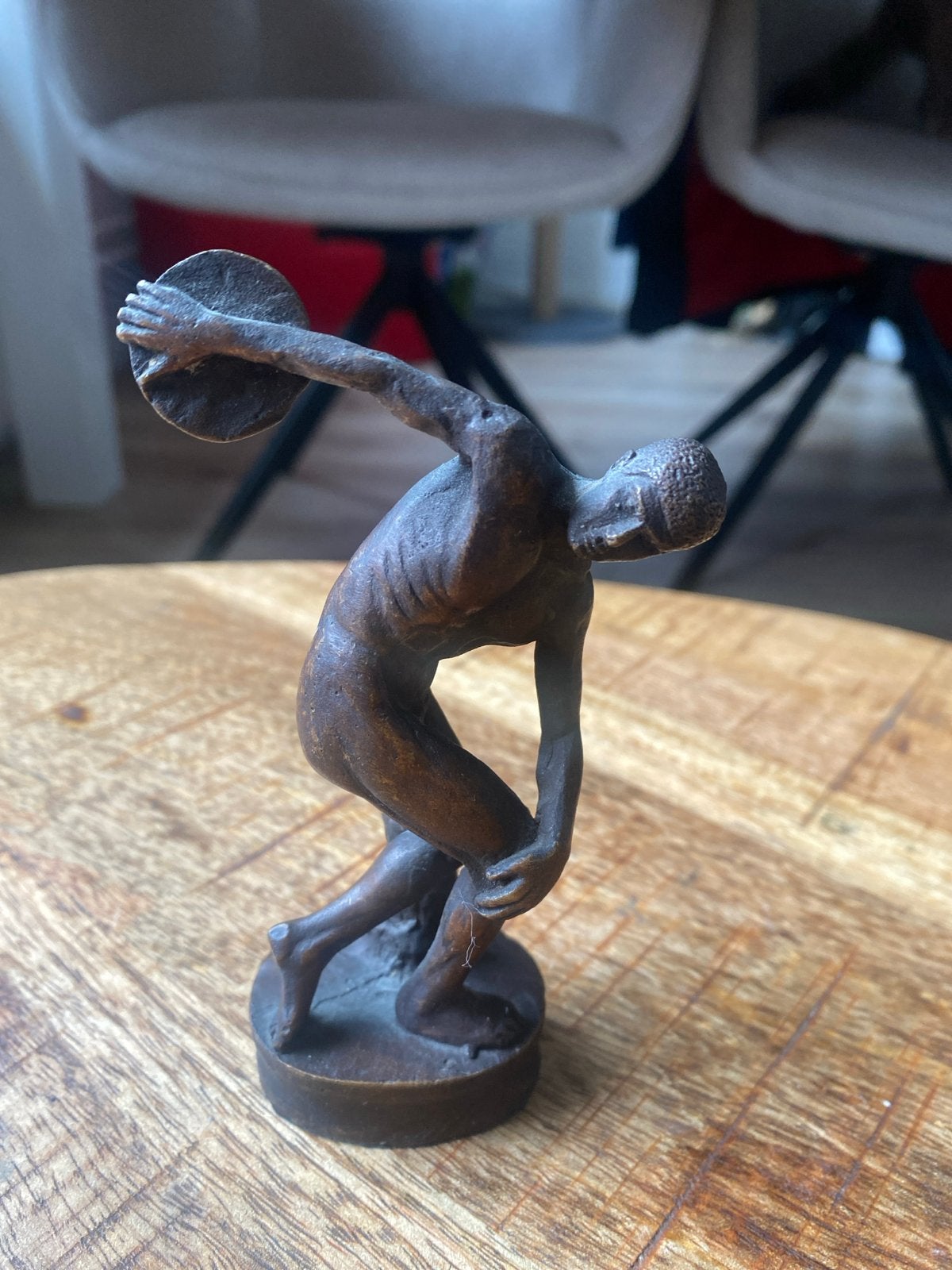 Loevre Bronzen beeld van discuswerper - Klassiek sportief, Minder dan 20 cm, Ophalen of Verzenden, Beeld, Bruin