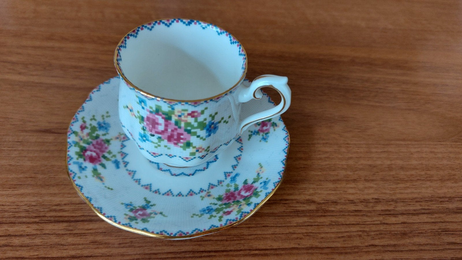 Royal Albert, Petit Point, theekop en schotel, Ophalen of Verzenden