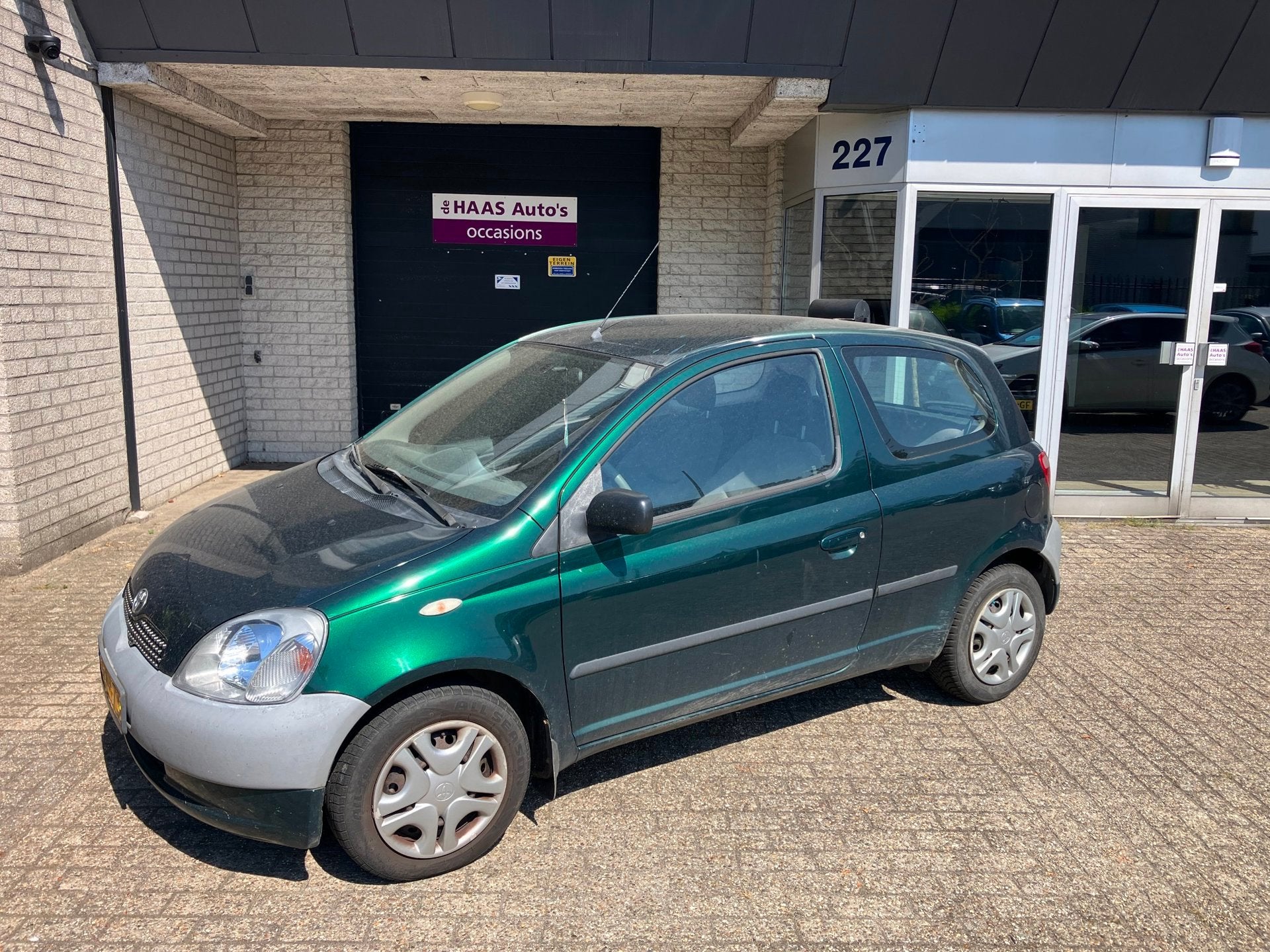 Toyota Yaris 1.0-16V VVT-i Terra / AIRCO / FIXED PRICE / APK, Stof, Gebruikt, Zwart, 4 cilinders